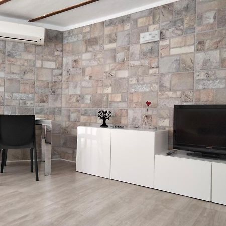 דירות סירקוזה Casina Al Rettifilo מראה חיצוני תמונה
